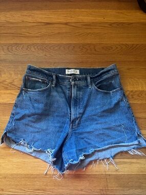 Abercrombie & Fitch Curve Love 4” Mom Short High Rise Distressed Denim  Shorts